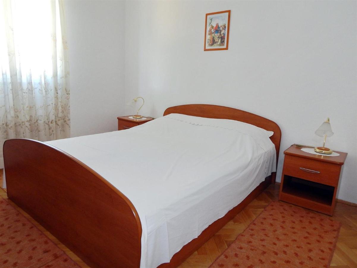 Apartments With A Parking Space Pag - 11358 파그 외부 사진